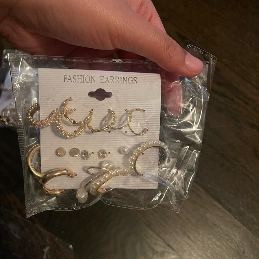 GOLD EARRING PACKS - Picture 3 of 3